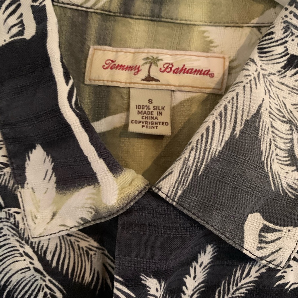 Tommy Bahama Button Down